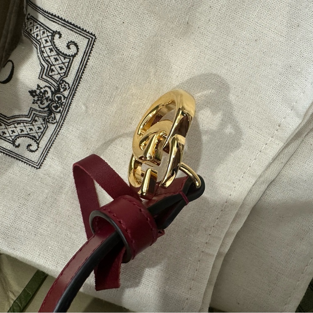New Gucci Burgundy Red Leather Belt with Gold GG Buckle- small 80/32 - Picture 12 of 15